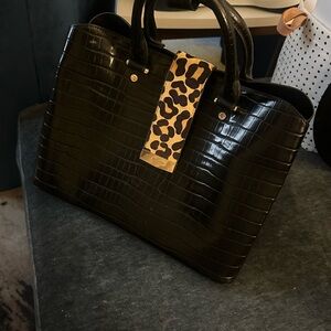 Chic Black Crocodile-Embossed Tote Bag